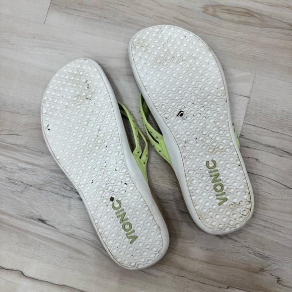 Vionic Tasha Toe Orthopedic Supportive Sandals Studded Pale Lime Sz 11 - Picture 3 of 4